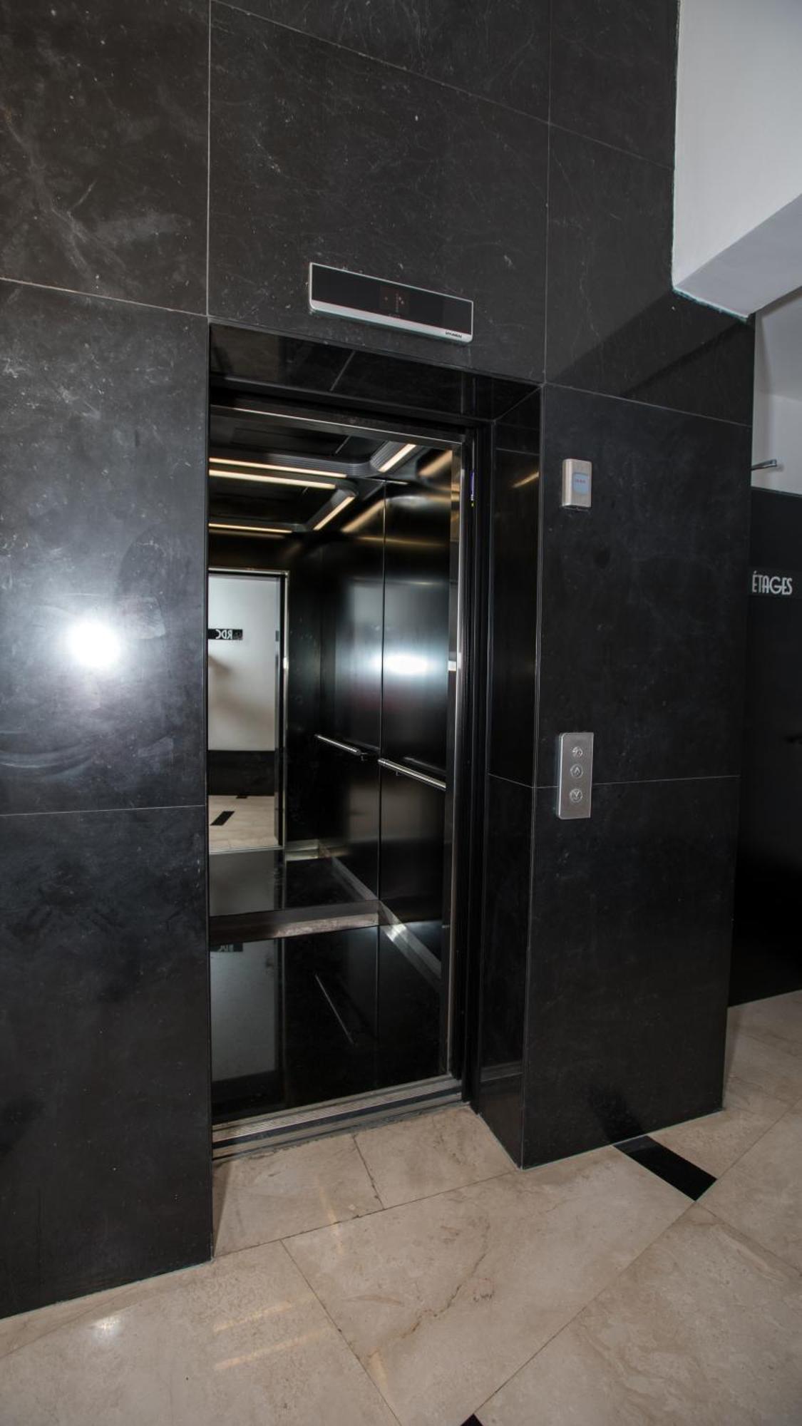 Haut Standing 2-Bedroom Apartment In Gauthier Καζαμπλάνκα Εξωτερικό φωτογραφία